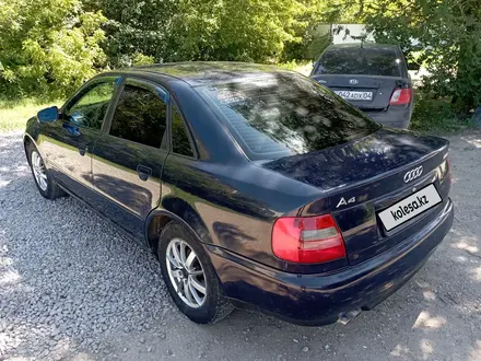 Audi A4 1997 года за 1 800 000 тг. в Актобе – фото 3