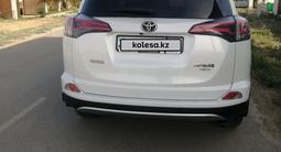 Toyota RAV4 2018 года за 11 000 000 тг. в Атырау – фото 2