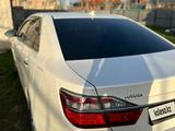 Toyota Camry 2015 годаүшін10 800 000 тг. в Актобе – фото 4