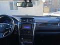 Toyota Camry 2015 года за 11 500 000 тг. в Актобе – фото 14