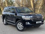 Toyota Land Cruiser 2017 года за 33 000 000 тг. в Караганда