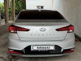 Hyundai Elantra 2018 года за 8 200 000 тг. в Шымкент – фото 2