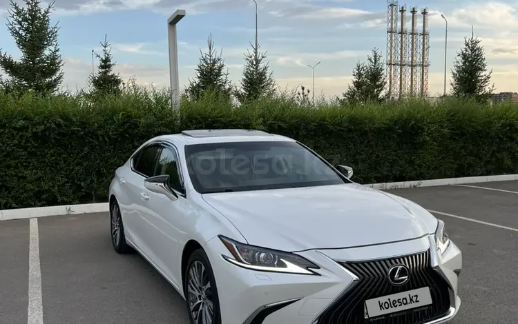 Lexus ES 250 2019 года за 21 500 000 тг. в Астана