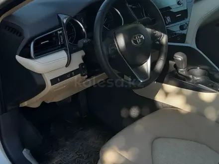 Toyota Camry 2022 года за 14 800 000 тг. в Уральск – фото 5