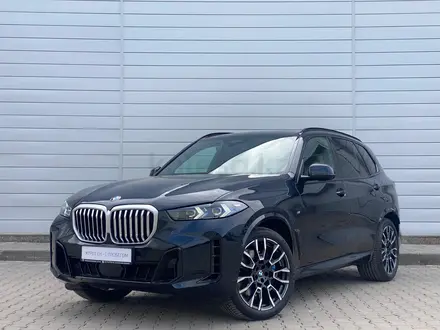 BMW X5 2025 года за 68 500 000 тг. в Астана