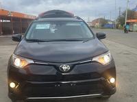 Toyota RAV4 2018 года за 9 800 000 тг. в Атырау