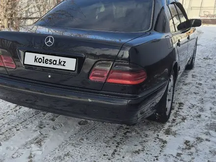 Mercedes-Benz E 200 1999 года за 3 200 000 тг. в Атырау – фото 3