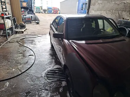 Mercedes-Benz E 230 1996 года за 1 550 000 тг. в Тараз – фото 2