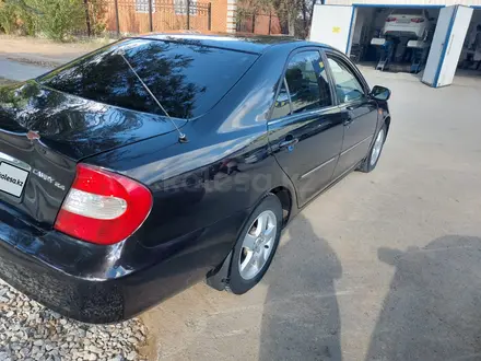 Toyota Camry 2004 года за 4 900 000 тг. в Актобе – фото 3