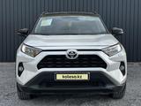 Toyota RAV4 2020 года за 16 500 000 тг. в Актобе – фото 2