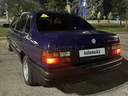 Volkswagen Passat 1992 года за 990 000 тг. в Тараз – фото 4