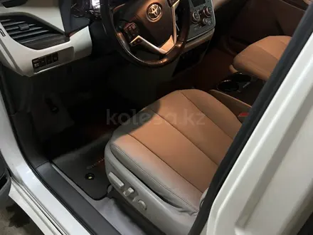 Toyota Sienna 2015 года за 15 000 000 тг. в Актобе – фото 2