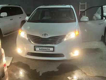 Toyota Sienna 2015 года за 15 000 000 тг. в Актобе – фото 11
