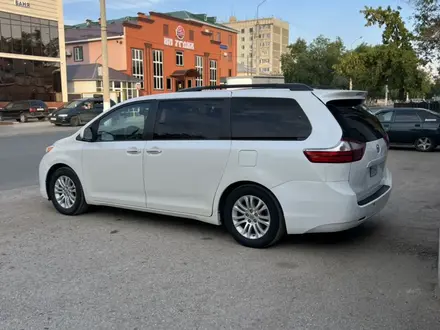 Toyota Sienna 2015 года за 15 000 000 тг. в Актобе – фото 14