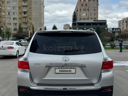 Toyota Highlander 2012 года за 8 700 000 тг. в Актобе – фото 2