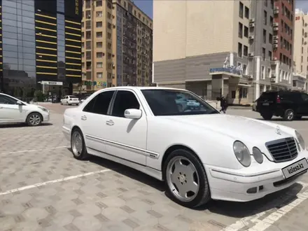 Mercedes-Benz E 320 2000 года за 6 000 000 тг. в Жанаозен – фото 2