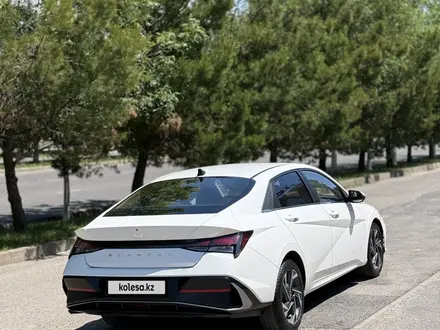 Hyundai Elantra 2023 года за 7 790 000 тг. в Шымкент – фото 3