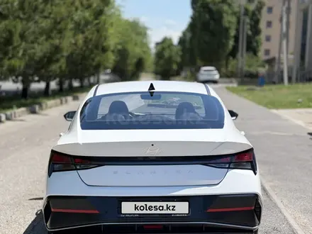 Hyundai Elantra 2023 года за 7 790 000 тг. в Шымкент – фото 2