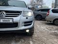 Volkswagen Touareg 2008 года за 5 000 000 тг. в Астана – фото 2