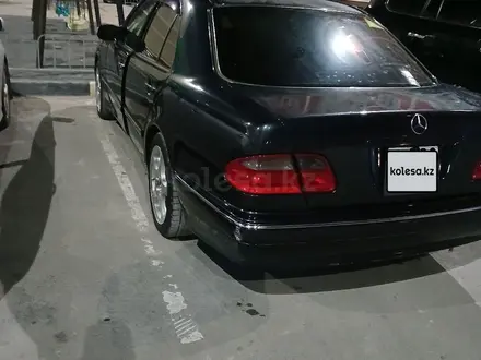 Mercedes-Benz E 320 2001 года за 5 000 000 тг. в Актау – фото 4