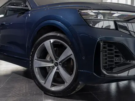 Audi Q8 55 TFSI Quattro 2026 года за 58 910 000 тг. в Алматы – фото 8