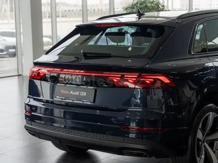 Audi Q8 55 TFSI Quattro 2026 года за 58 910 000 тг. в Алматы – фото 19