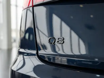 Audi Q8 55 TFSI Quattro 2026 года за 58 910 000 тг. в Алматы – фото 21