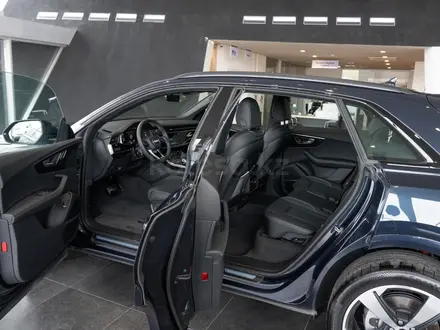 Audi Q8 55 TFSI Quattro 2026 года за 58 910 000 тг. в Алматы – фото 29