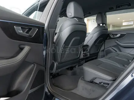 Audi Q8 55 TFSI Quattro 2026 года за 58 910 000 тг. в Алматы – фото 31