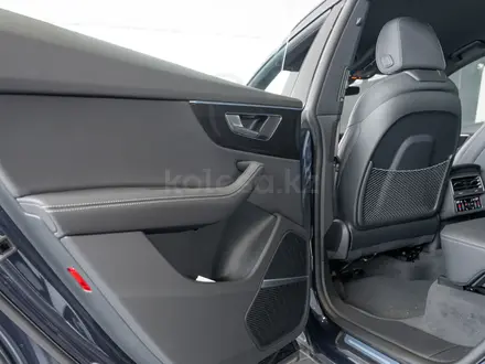 Audi Q8 55 TFSI Quattro 2026 года за 58 910 000 тг. в Алматы – фото 32