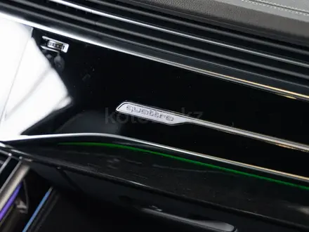 Audi Q8 55 TFSI Quattro 2026 года за 58 910 000 тг. в Алматы – фото 36