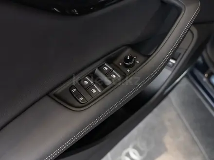 Audi Q8 55 TFSI Quattro 2026 года за 58 910 000 тг. в Алматы – фото 39