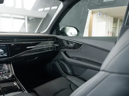 Audi Q8 55 TFSI Quattro 2026 года за 58 910 000 тг. в Алматы – фото 45