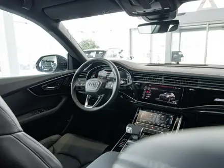 Audi Q8 55 TFSI Quattro 2026 года за 58 910 000 тг. в Алматы – фото 25