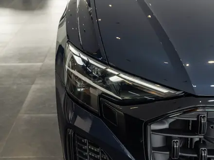Audi Q8 55 TFSI Quattro 2026 года за 58 910 000 тг. в Алматы – фото 11
