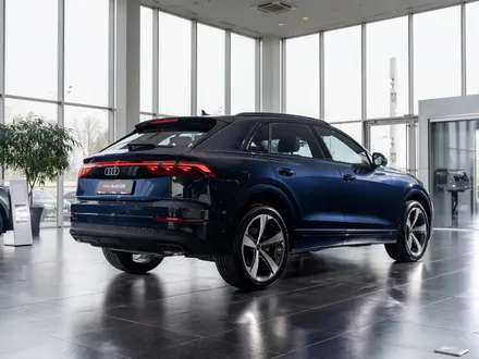 Audi Q8 55 TFSI Quattro 2026 года за 58 910 000 тг. в Алматы – фото 4