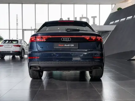 Audi Q8 55 TFSI Quattro 2026 года за 58 910 000 тг. в Алматы – фото 5