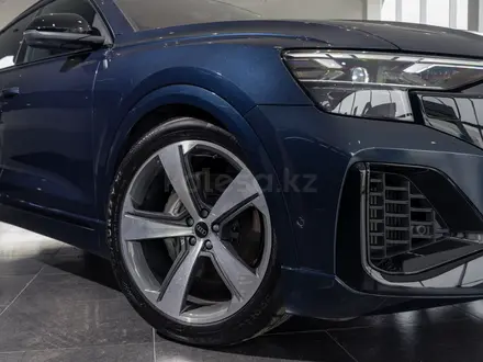 Audi Q8 55 TFSI Quattro 2026 года за 58 910 000 тг. в Алматы – фото 18