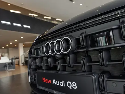 Audi Q8 55 TFSI Quattro 2026 года за 58 910 000 тг. в Алматы – фото 14