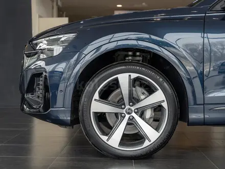 Audi Q8 55 TFSI Quattro 2026 года за 58 910 000 тг. в Алматы – фото 16