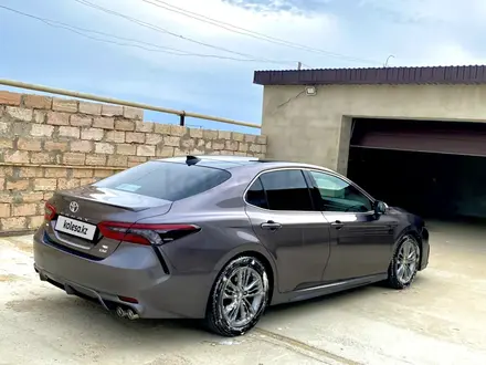 Toyota Camry 2021 года за 15 300 000 тг. в Актау – фото 7