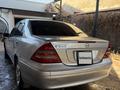 Mercedes-Benz C 240 2003 года за 2 000 000 тг. в Шымкент – фото 3