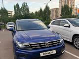 Volkswagen Tiguan 2018 года за 10 800 000 тг. в Астана – фото 2