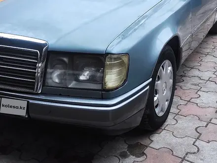 Mercedes-Benz E 230 1988 года за 1 300 000 тг. в Кулан – фото 4