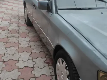 Mercedes-Benz E 230 1988 года за 1 300 000 тг. в Кулан – фото 9