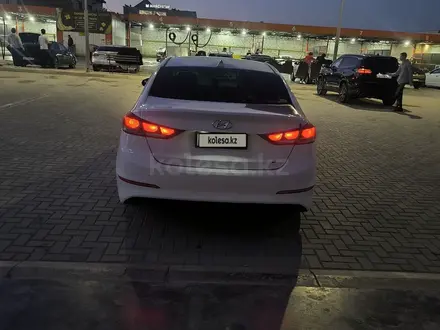 Hyundai Elantra 2016 года за 4 500 000 тг. в Актау – фото 3