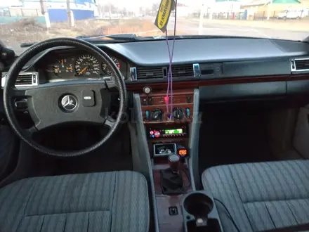 Mercedes-Benz E 230 1991 года за 1 700 000 тг. в Петропавловск – фото 5