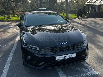 Kia K5 2022 года за 13 900 000 тг. в Алматы