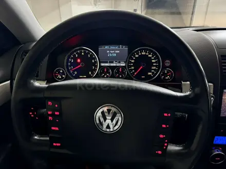Volkswagen Touareg 2007 года за 8 000 000 тг. в Алматы – фото 11