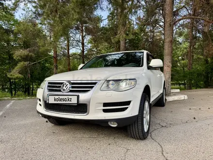 Volkswagen Touareg 2007 года за 8 000 000 тг. в Алматы